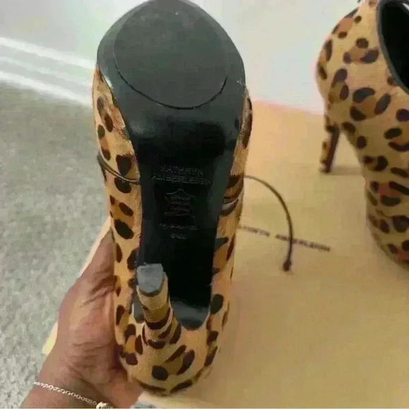 Kathryn Amberleigh leopard ankle boot size 8.5 in great condition whit box - Picture 6 of 7